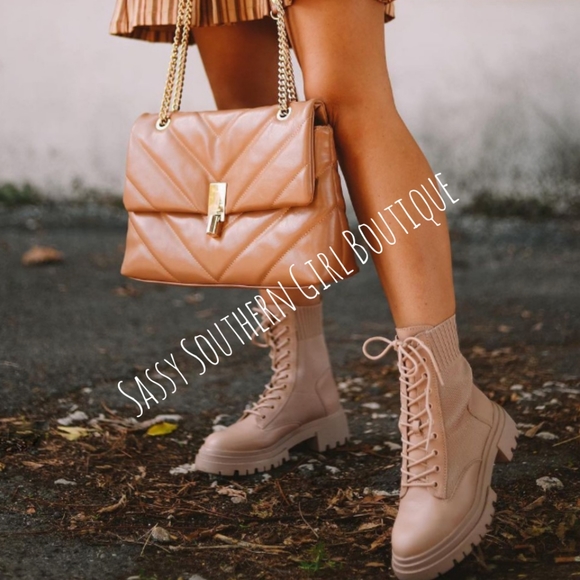 ⭐🆕 Leather ALDO tan beige leather combat boots - Picture 3 of 11